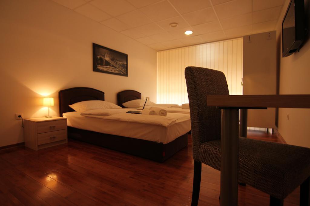Rooms Xxl Zagreb Buitenkant foto